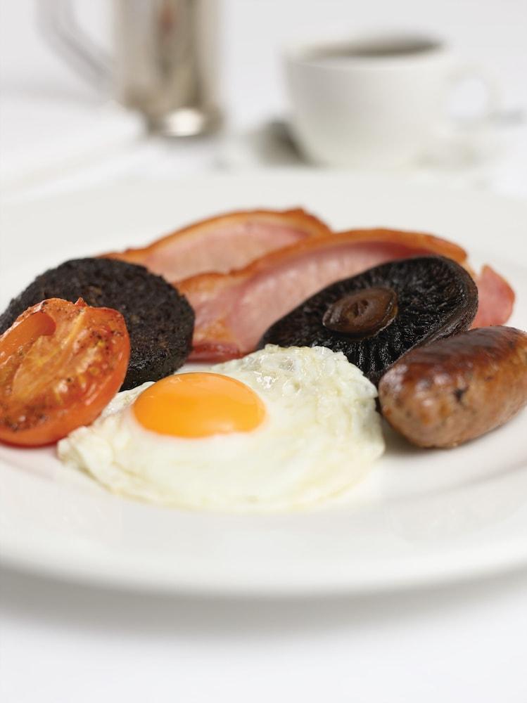 Macdonald Kilhey Court 4* Wigan